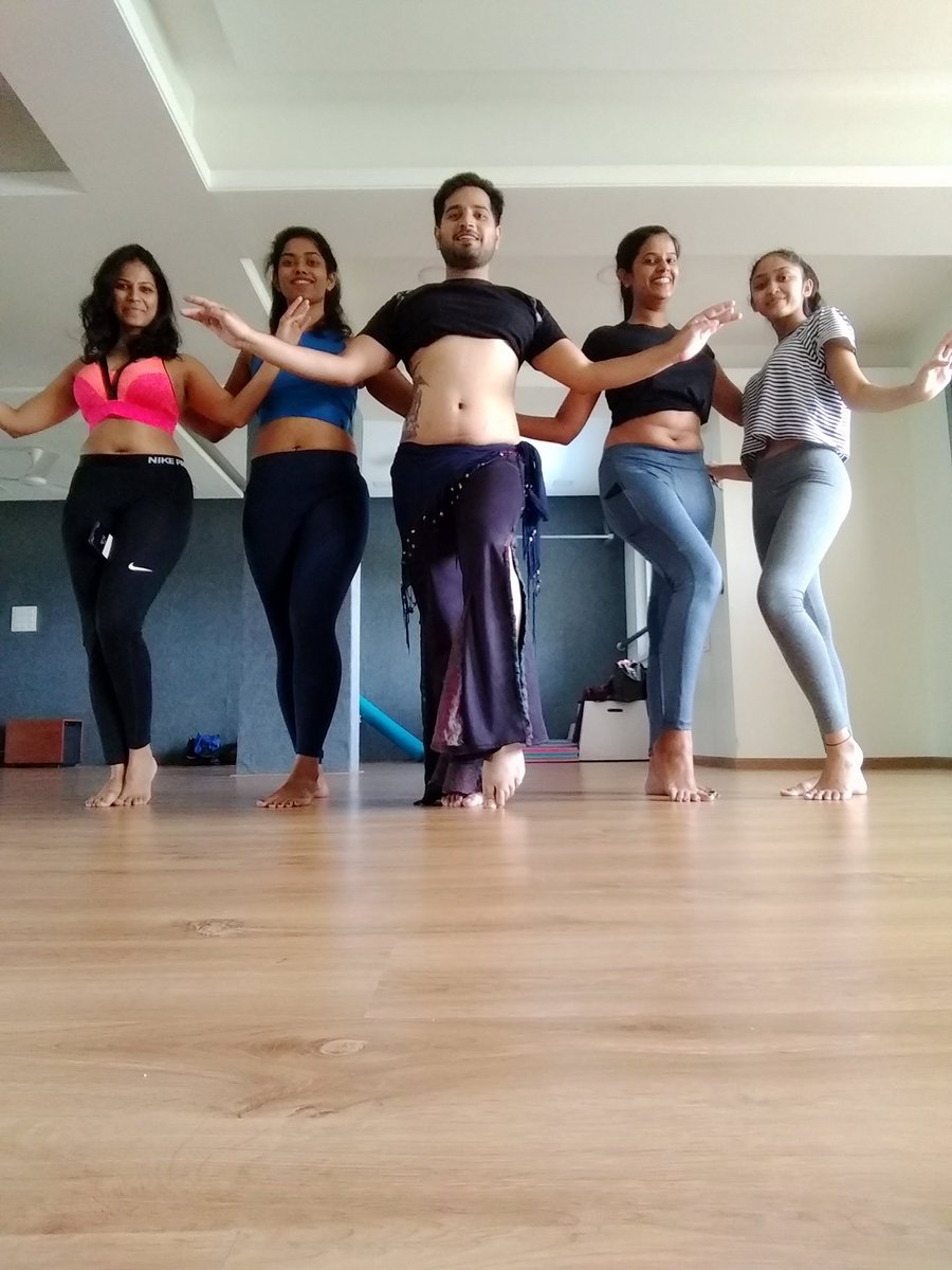 Arun_Bhardwaj92's tweet photo. Finally I am done with my weekend classes and it was an amazing power I have seen today from my students they showed the enthusiasm for the Bellydance class
.
Beginners level Class at Viman Nagar Location in Pune
#Bellydance #Bellydanceinpune #Dance #choreography #regularbatch https://t.co/pqmCQYCVk3