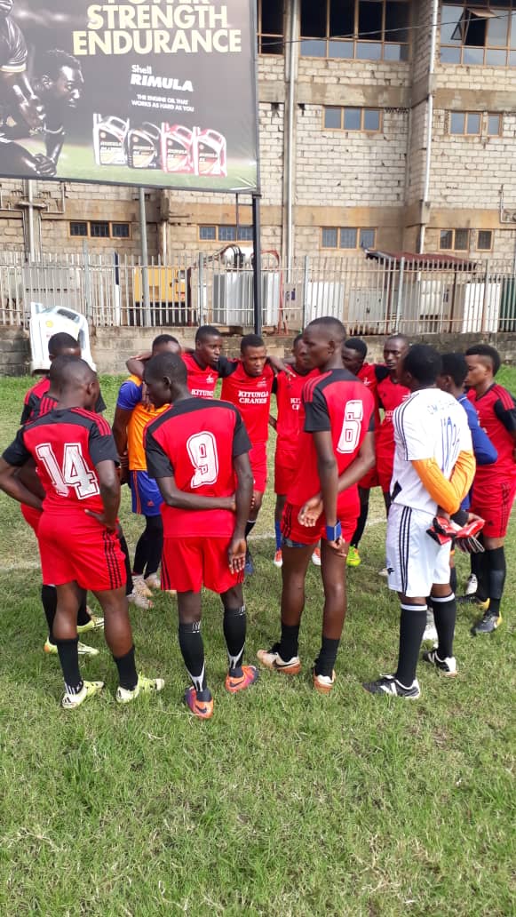 KitungaLeague's tweet photo. Having a team moment before the game.

#RED #KLBL ❤ 

#SchoolsChampionsLeagueSemis
@SchoolsChampsUg #KitungaLeagu https://t.co/OFjua0Ai5z