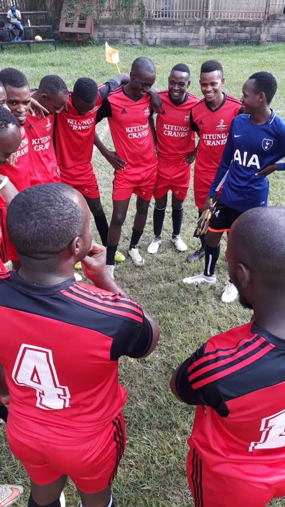 KitungaLeague's tweet photo. Having a team moment before the game.

#RED #KLBL ❤ 

#SchoolsChampionsLeagueSemis
@SchoolsChampsUg #KitungaLeagu https://t.co/OFjua0Ai5z
