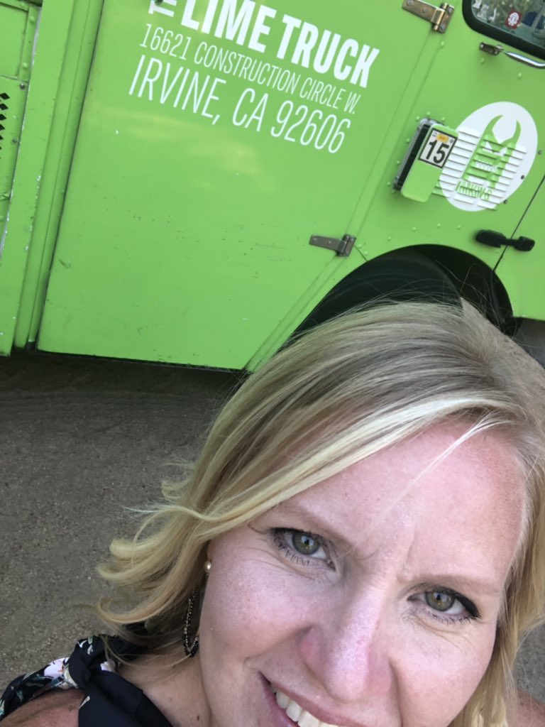 Took a second to take a few food truck selfies at my nieces wedding.  #CreekSSBingo <a href="/PrairieCR_Creek/">Prairie Creek</a>