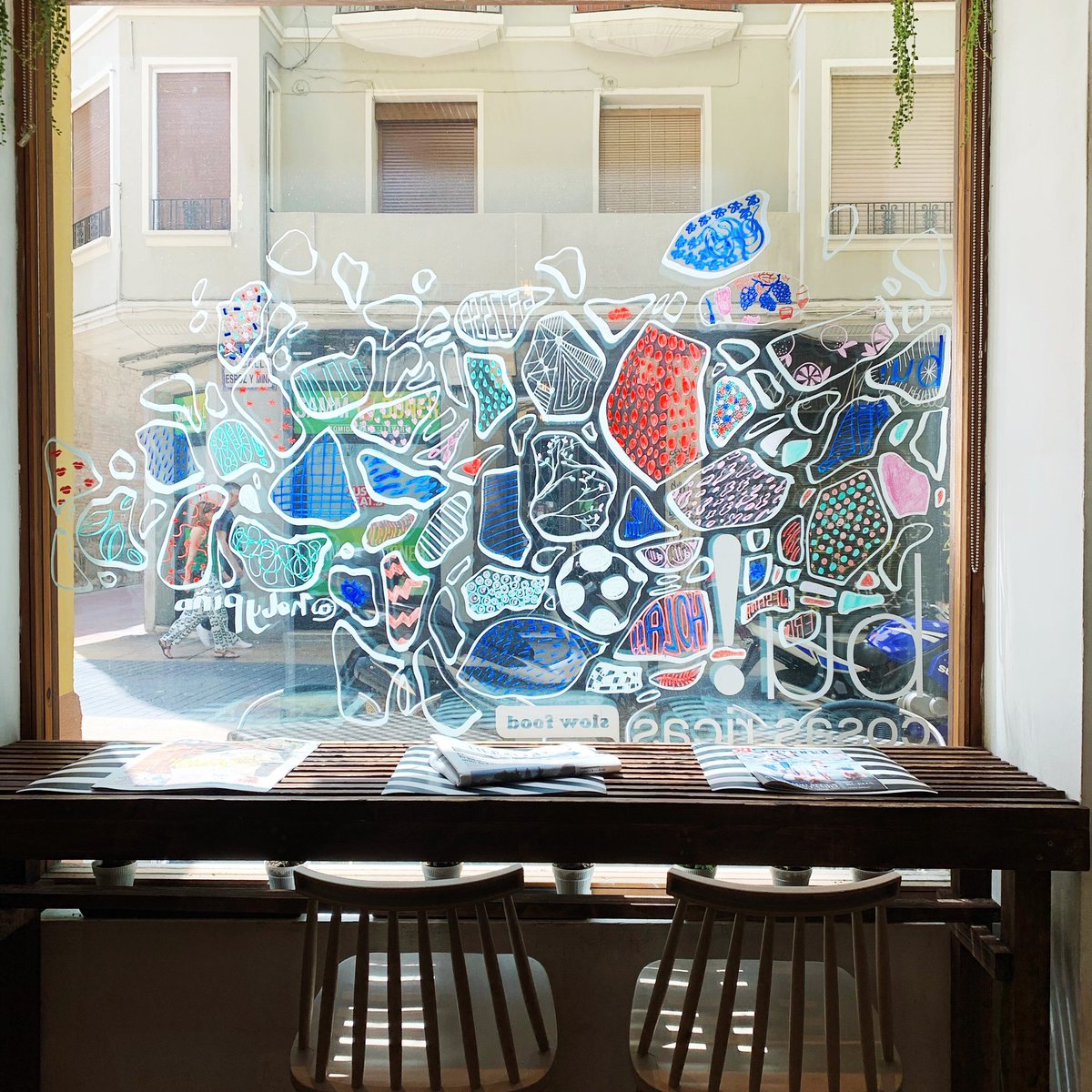 Tienes que #irdepropio a Bu! a probar la nueva carta mientras escuchas buena música, te tomas una cerveza fresquita en su terraza o vas a ver el nuevo escaparate ilustrado por <a href="/Holy_Pina/">Holy Piña</a> ¡Buen plan de domingo! 😎

#irdepropiobu
•Espoz y Mina, 21•