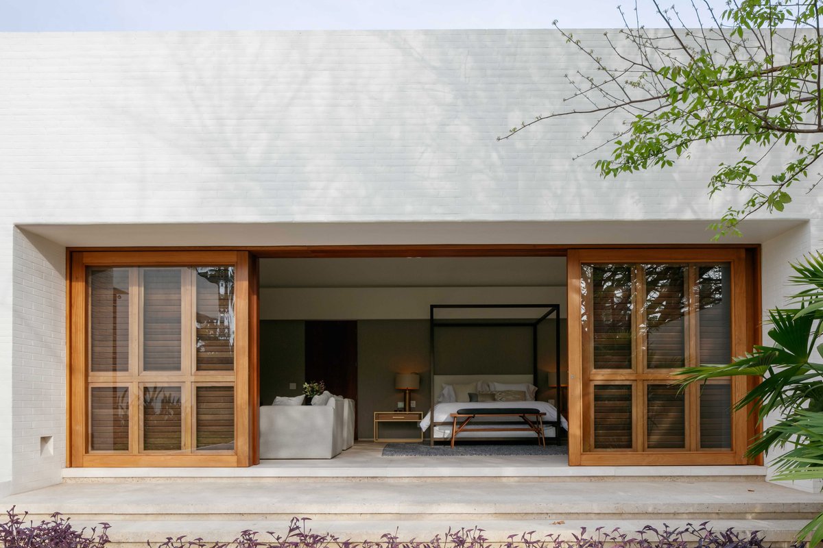 dezeen's tweet photo. Mexican coastal house by CDM circles tropical courtyard: https://t.co/X7Ve0HPdal https://t.co/uIXWCvqroV