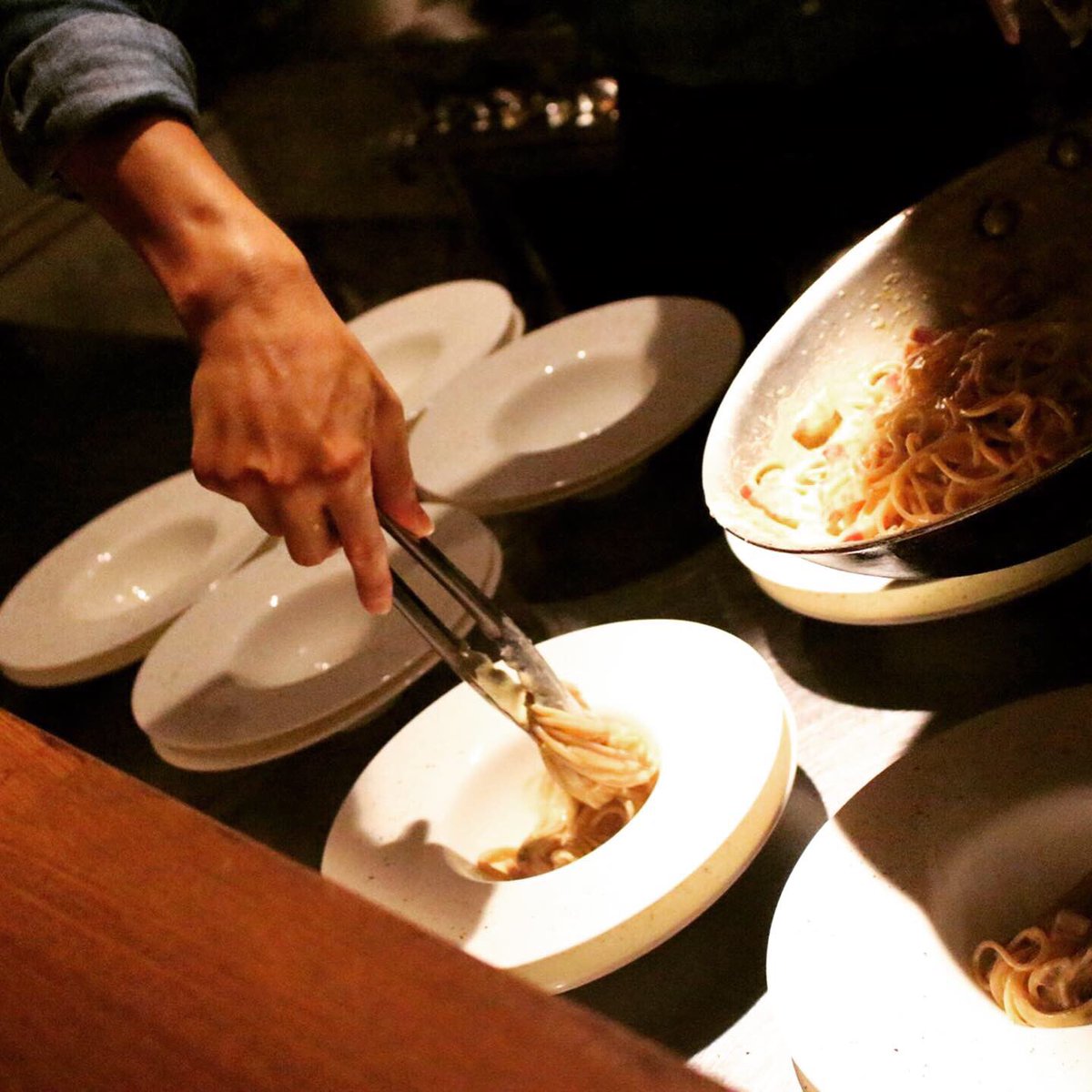 kato_zosui's tweet photo. パスタ
ペコパンマリー

ワイン
マリア・ボルトロッティ ボスコ

今回のイベントで1番個性的な料理だったパスタ。
材料であるペコリーノ🧀、パンチェッタ🐷、ローズマリー🌿が名前の由来。
ローズマリーの香りと全粒粉のパスタがワインとしっかりマッチ❗️
#ポップアップレストラン https://t.co/j91hZ1wUkz