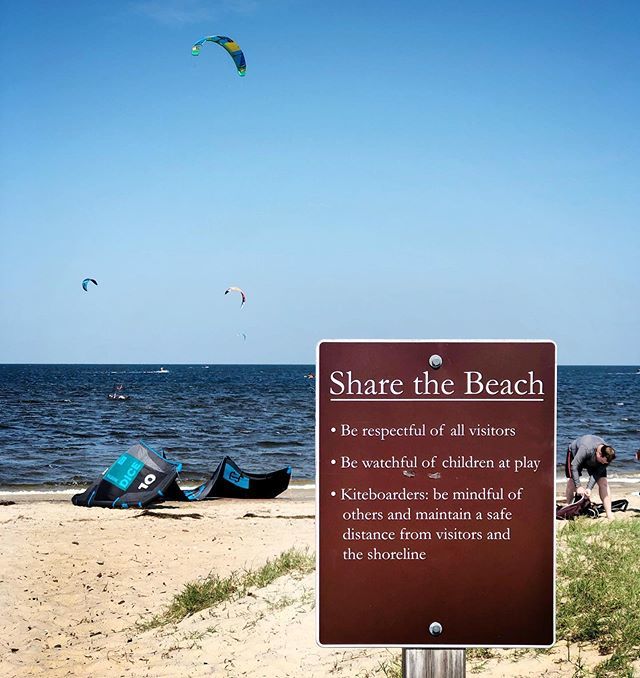 RCGeorge's tweet photo. Kiteboarders' kites filling the skies like birds...
And aren't these great rules for life in general? "Be respectful of other people and take care of the children."
.
We ALL need more of that. 💜💜💜 https://t.co/SVsC6jY9IH https://t.co/0oA7duhKXM