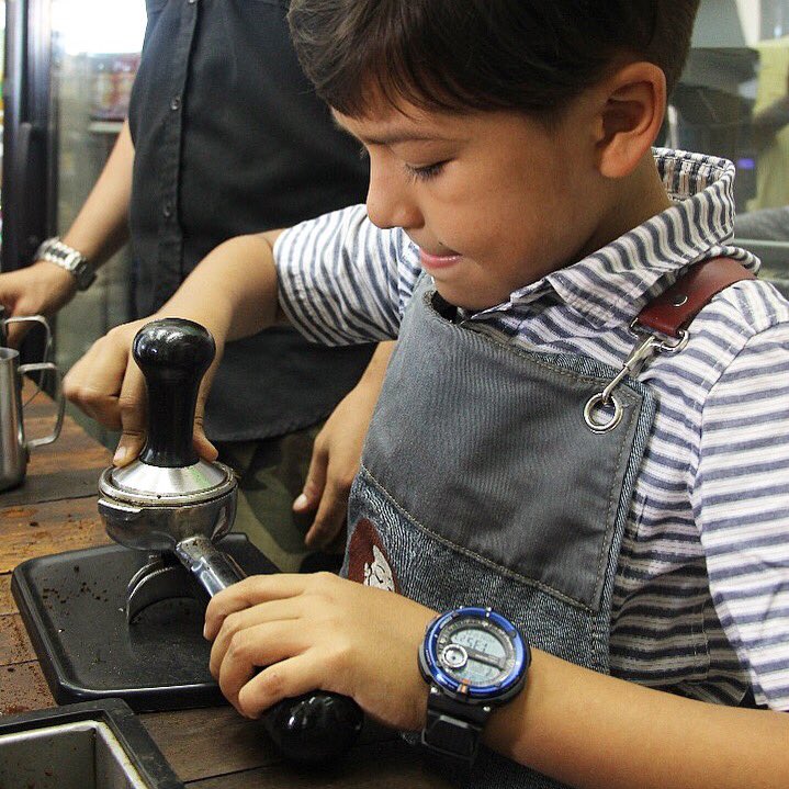 El mundo a través de sus ojos se ve más grande, más prometedor, más divertido🌎. El mundo a través de los ojos de un niño sencillamente es un lugar mejor🎈... Feliz #DíadelNiño a todos los pequeños gigantes de nuestro país.