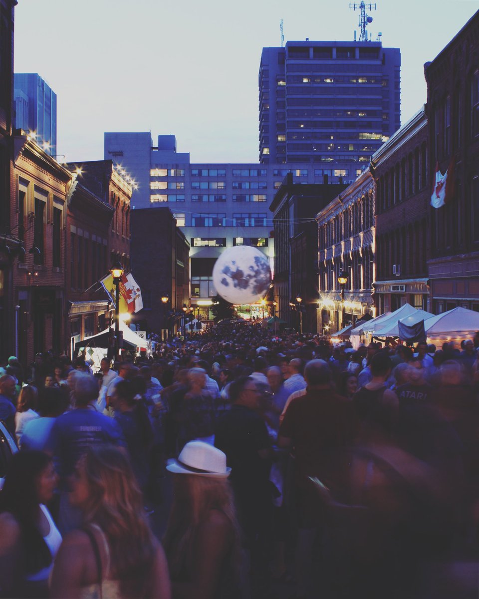 maritimemel's tweet photo. So Bazaar #MoonlightBazaar https://t.co/VDWQy98oON