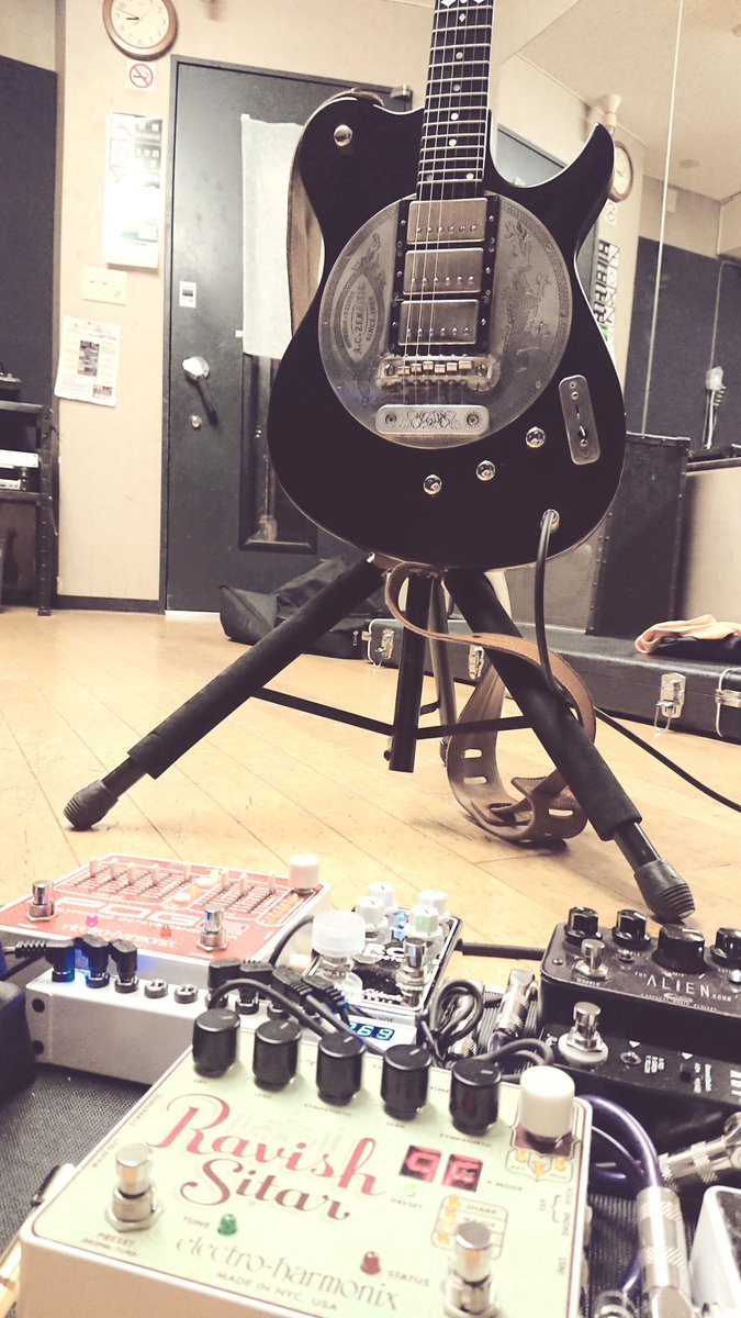 mmnt0mori2018's tweet photo. 相棒たち♪
#ﾒﾒﾝﾄの森 #2pice #ZEMAITIS  #7/27 #新松戸ファイヤーバード #7/30 #下北沢ろくでもない夜 #8/17 #大宮ヒソミネ #コイツらと #バンビ #←ウチの #dr #で頑張る #選挙も行った https://t.co/CL6mrIAIE4