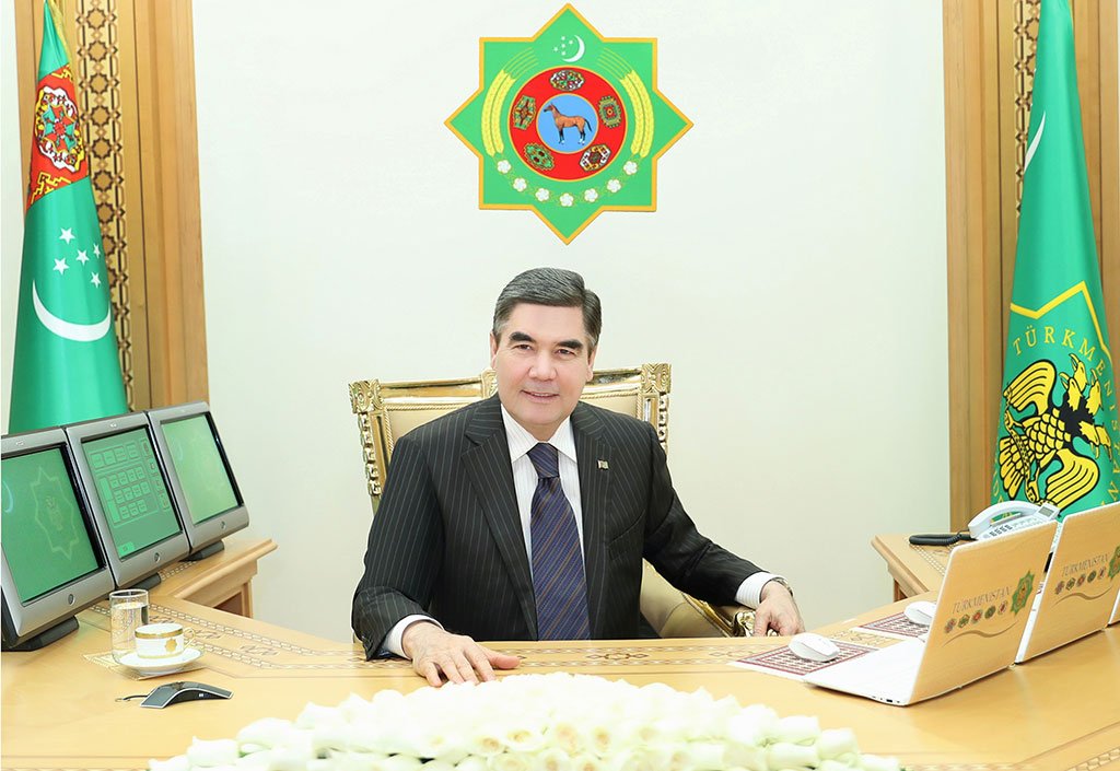 photo Gurbanguly Berdimuhamedow Desk populism updates on twitter president