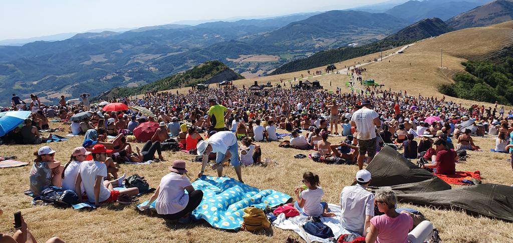 Più di 5000 persone all'appello! Fra poco si incomincia #SCV19 <a href="/mengonimarco/">Marco Mengoni</a>