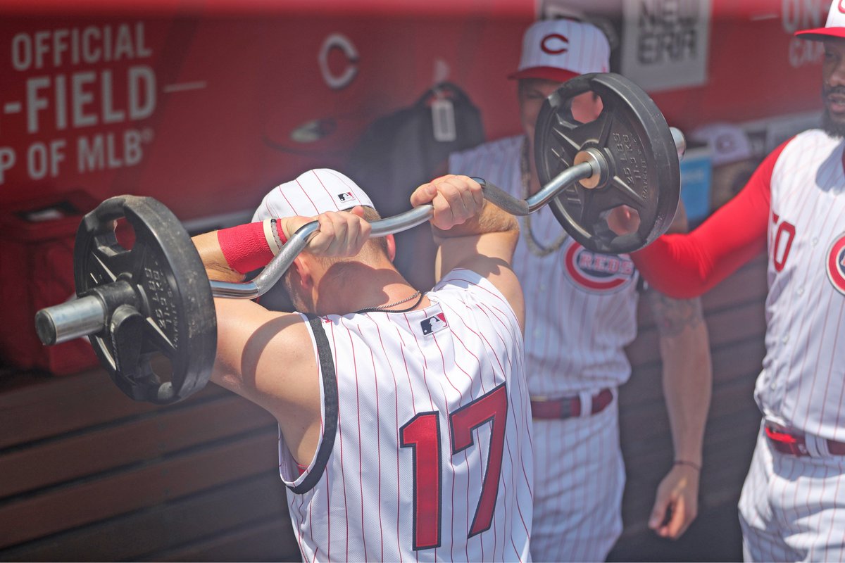 MLB's tweet photo. Suns out, guns out. https://t.co/0PiCIUsgHa