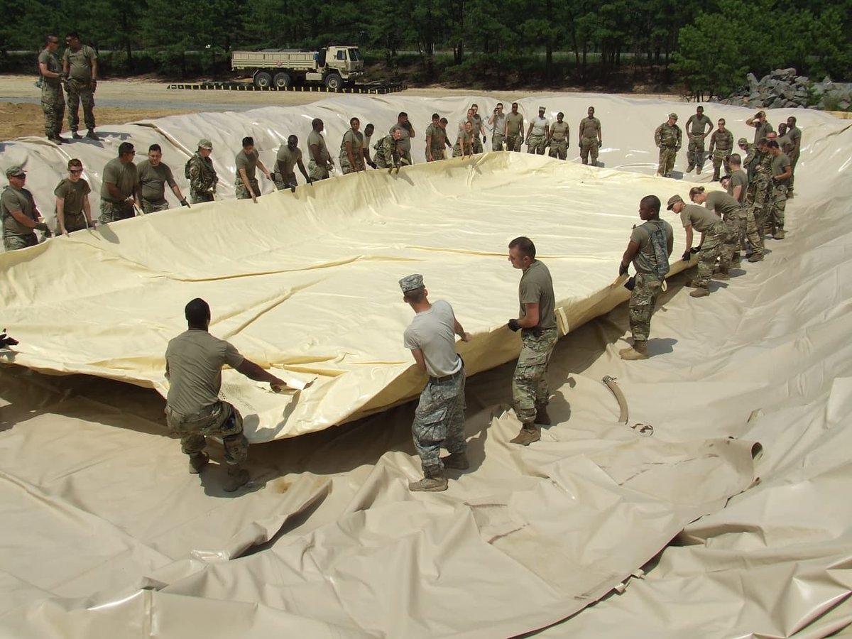 152RegimentRLC's tweet photo. The story continues 👉🏻📲#PetroleumOperators from 152 and @9RegimentRLC working with #USArmy Reserve counterparts 327th QM Bn, as they pull out fabric #fuel tanks during the Quartermaster Liquid #Logistic Exerise 2019. @104Bde @Force_Troops @BritishArmy @RHQ_The_RLC @RFCANI https://t.co/Db6rN8X2Lm