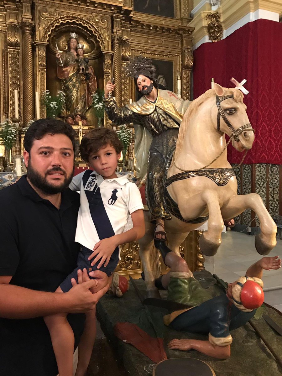 Mi crack con su padrino <a href="/LuisMaHernande/">LuisMa</a> y el Santo Patrón.   #SantiagoVillanueva2019