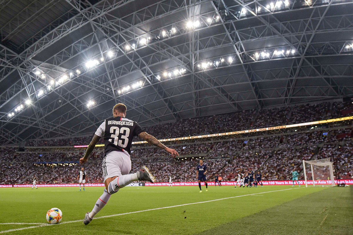 fbernardeschi's tweet photo. Important game to find the right condition. Thank you Singapore for the support! // Partita importante per mettere benzina nelle gambe. Grazie Singapore per il vostro sostegno! ❤⚪⚫ #ICC2019 #JuveTottenham #FinoAllaFine #ForzaJuve https://t.co/P4V800leJ3