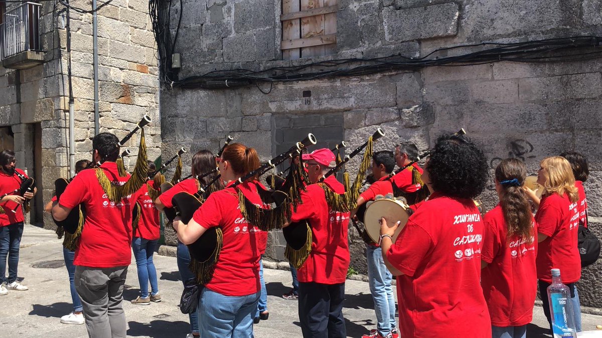 XuntanzaC's tweet photo. V Festival Internacional de Bandas de Gaitas "Vila de Xinzo" https://t.co/l2LroD0yzH