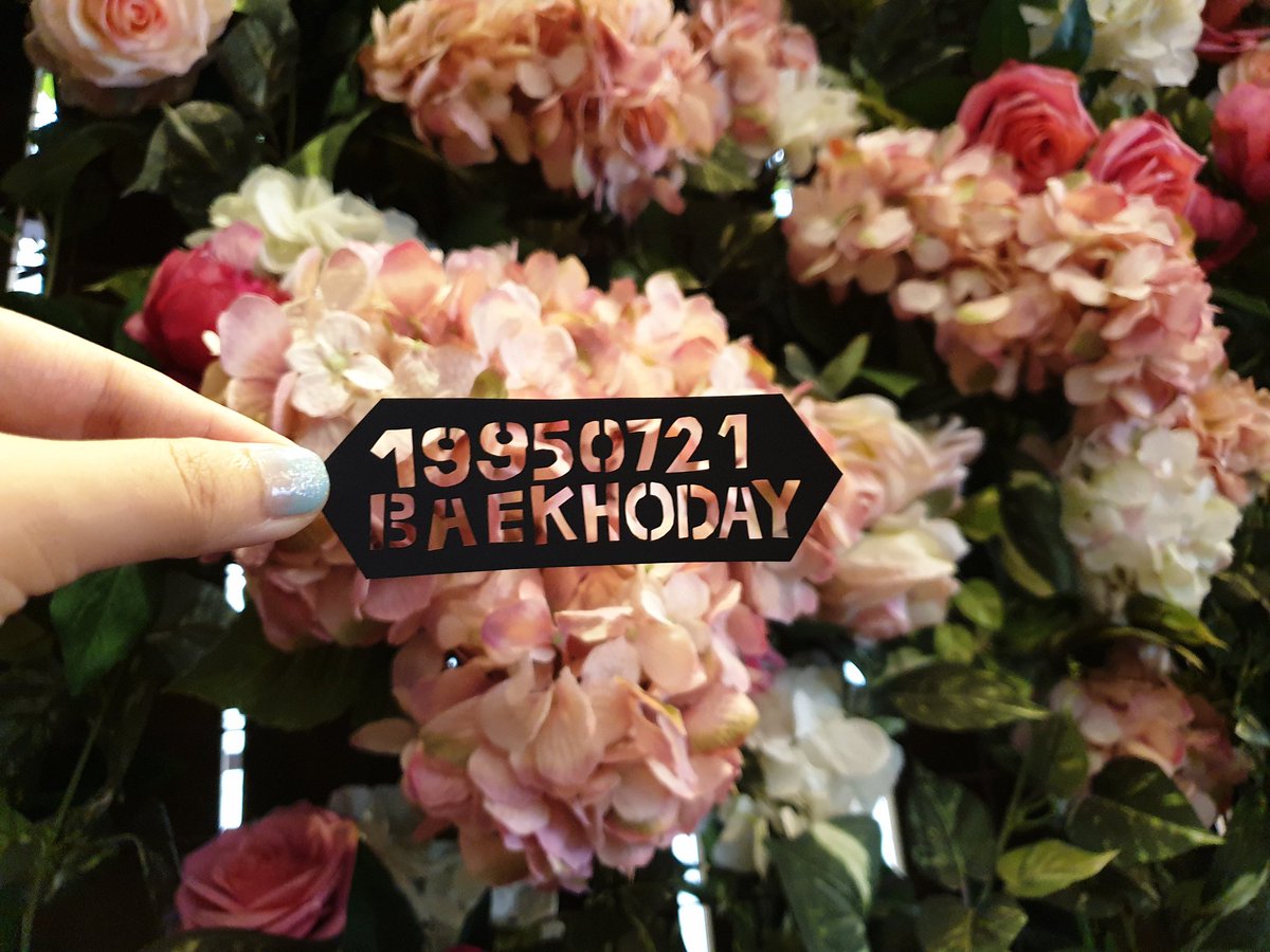 skynalra1234's tweet photo. 11. 레드빅
#HAPPY_HAPPY_BAEKHO_DAY
#쏟아지는_햇살처럼_눈이부신_동호야_생일축하해
호거트포스트잇은 무조건이야라며 꼭 가고 싶었던 곳인데 여기 예뻐요😍
오픈시간부터 많은 분들이 계셔서 선착키링 안될 줄 알았는데 받았어요🙂
동탄절 기념으로 만든 케이크토퍼~
배경이 예뻐서 괜찮음ㅎㅎ https://t.co/f2i0ea1WjA