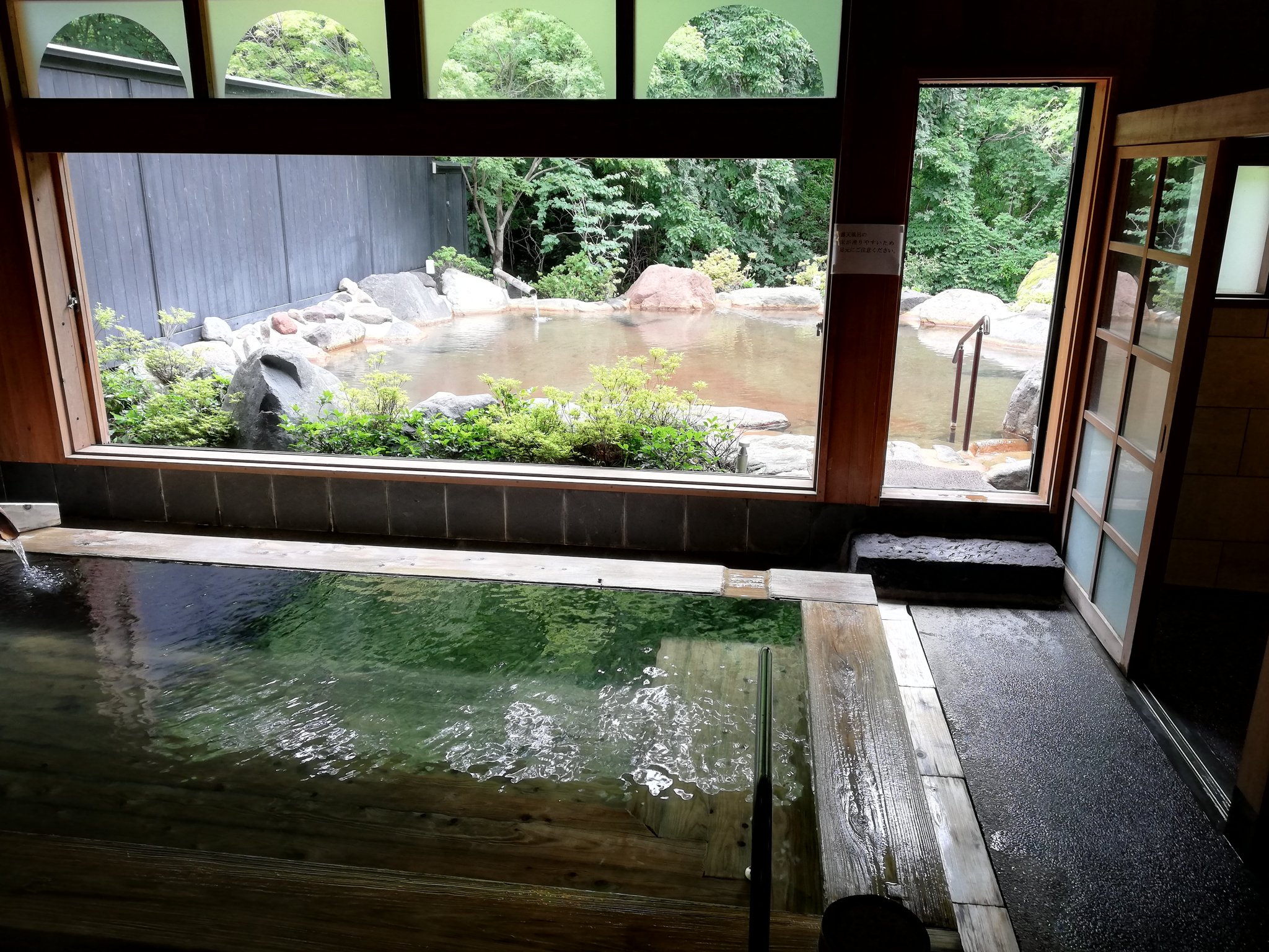 Takataka 皆様こんばんは 熊本から 今 戻りました 19時定時に熊本空港を出発 大阪空港混雑で 大阪上空で 約30分旋回 温泉三昧楽しませていただきました 山鹿温泉 阿蘇扇温泉おおぎ荘 黒川温泉深山山荘 黒川温泉たゆたゆの湯 阿蘇茶
