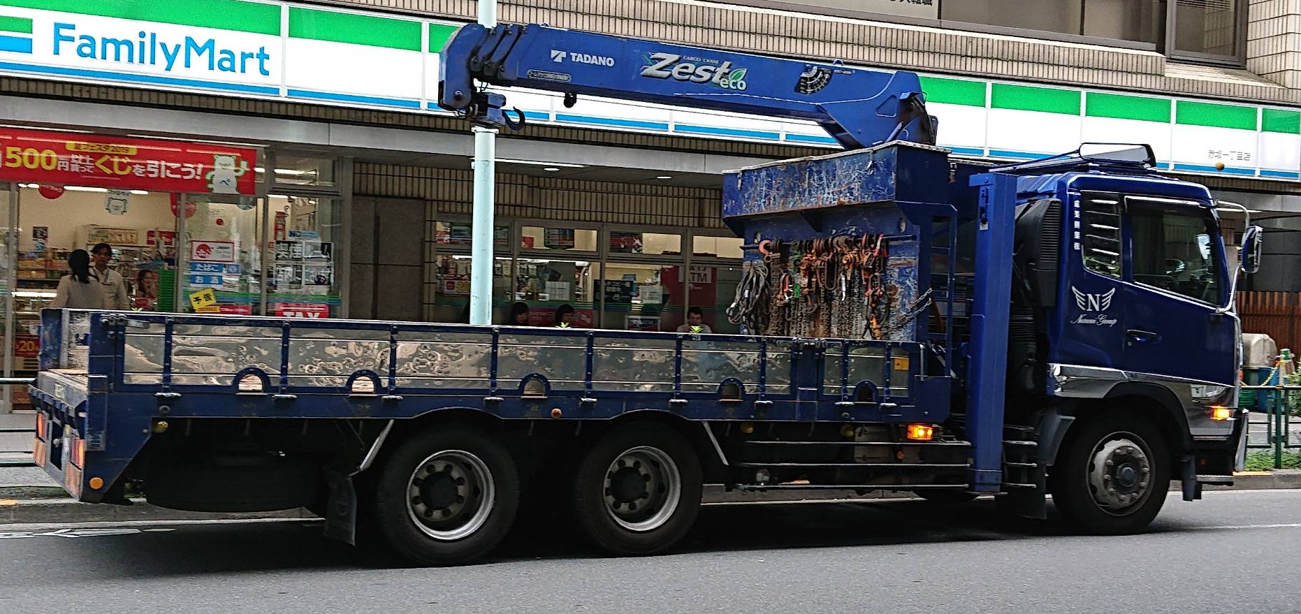 バスちゃんねる 増トントラックの雑学 重機積載を目的としたトラックは荷重が一箇所に集中するため 後輪を2軸にした4t車が存在します 一般的にこれを増トントラックと呼びます