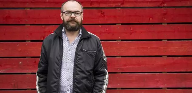 TéléObs.com (@teleobs) on Twitter photo #DennisKelly, Figure majeure du théâtre contemporain, le dramaturge britannique brille au <a href="/FestivalAvignon/">Festival d'Avignon</a> où plusieurs de ses pièces sont montées cette année. #Orphelins #AfterTheEnd .... >> bit.ly/2O72I9j #DennisKelly, Figure majeure du théâtre contemporain, le dramaturge britannique brille au <a href="/FestivalAvignon/">Festival d'Avignon</a> où plusieurs de ses pièces sont montées cette année. #Orphelins #AfterTheEnd .... >> bit.ly/2O72I9j