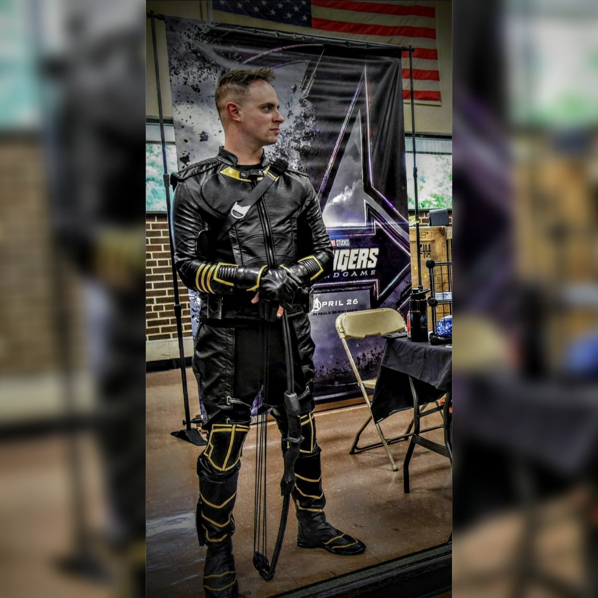 CosplayLundy's tweet photo. #Endgame #Hawkeye made his #debut to @reallycoolcomiccon had a good time with other #avengers . He even was a judge for the #cosplaycontest https://t.co/Hmya4Jb9L0