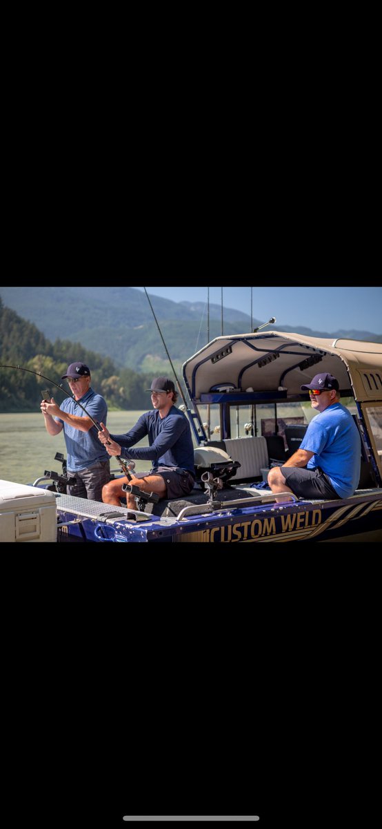 LaddFoundation's tweet photo. Sturgeon veteran and BC boy  ⁦@DGrant57⁩ of the ⁦@AnaheimDucks⁩ is back to enjoy these👇 kind of days on the Fraser River! DM for info! ⁦@cmhakelowna⁩ ⁦@RBCwealth⁩  ⁦@SturgeonSlayers⁩ https://t.co/L2kJhsgzdC