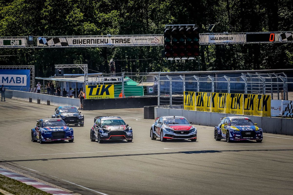 Latviju pārstāvošajiem autosportistiem trīs goda pjedestāli #RallyXNordic debijas sacensībās Rīgā
👉👉facebook.com/notes/rallyx-n…
📸 <a href="/rallyxnordic/">RallyX Nordic / RallyX on Ice</a>