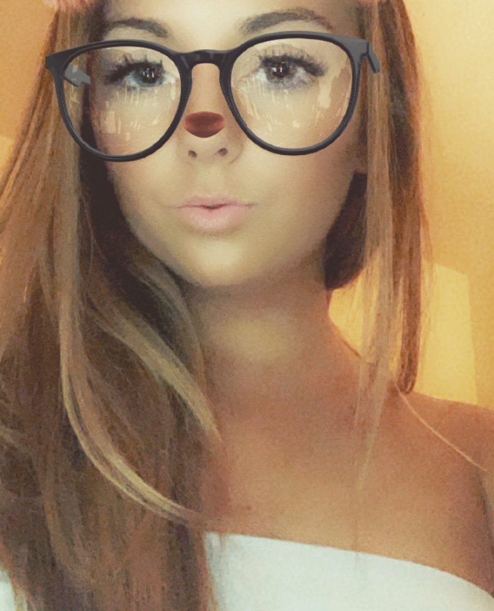 Patty_lamilitar's tweet photo. Buenas tardes perritos.... quien quiere lamer mis hermosos pies el día de hoy?
#pagafantas #paypig #findom #cashcow #perros #financiamiento #shugardaddy #militar #sexi https://t.co/7rXw7NevfU