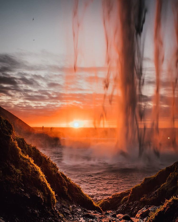 IcelandAdvice's tweet photo. Sunset view from behind one of the most known waterfall in Iceland. Can you guess which waterfall it is?🌅💦 #icelandadvice #Iceland 
📸@km900 https://t.co/uCPw6Bl0Uo