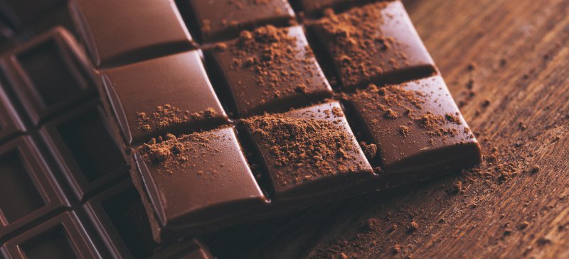Fight inflammation with Dark Chocolate ~ The cacao in dark chocolate is beneficial for your health (over 80% cacao). Cacao contains a variety of antioxidants particularly flavonoids. Cacao also has high levels of minerals such as magnesium &amp; antioxidants. 

#inflammation #health