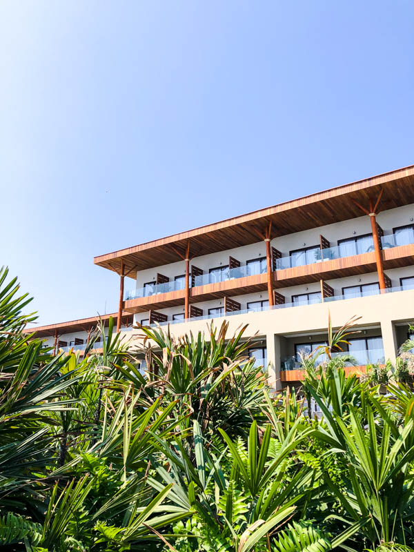 CupcakesCutlery's tweet photo. Looking for your next girlfriend getaway spot? You need to check out @marivalresorts Armony! It's brand new and the perfect place to relax with friends and sip margaritas. #ad #CHMTravel @connecthermedia #visitMexico #MarivalArmony https://t.co/OYsYq1yGRQ https://t.co/lWsuplGGAK