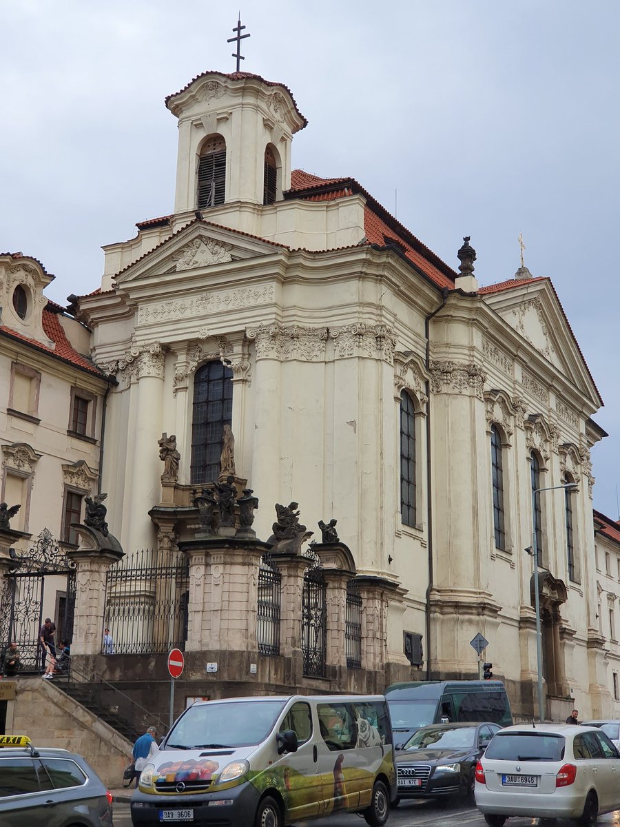 AenSeidhe's tweet photo. Estoy en Praga y me he encontrado con la catedral de Santa Cirila. ¡En este país me adoran! https://t.co/8NPzvs4liA