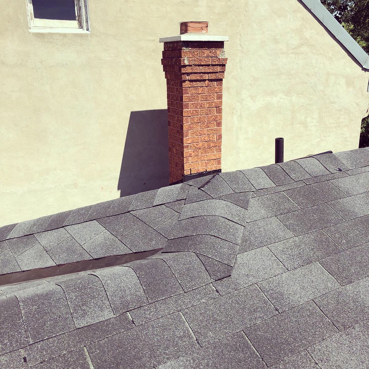 luso_roofing's tweet photo. Project Argyle Street | https://t.co/LMskCSO71y | #roofreplacement #lusoroofing #traditionalshingles #roofingitright @ikoroofing https://t.co/FhW579Leww