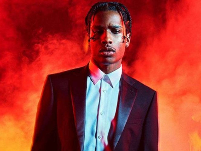 YLasNoticias's tweet photo. Donald Trump y 'Kimye' se juntan para ayudar a liberar a A$AP Rocky. A$AP Rocky está en prisión preventiva en ese Suecia tras haber sido detenido por una pelea callejera el 30 de junio en Estocolmo  https://t.co/5RuAUqj8aD https://t.co/VrDbXBLTQ6