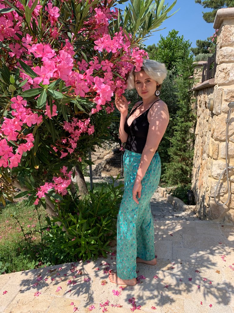 Shop our Green Silky Flares now: glassclothing.com/product/green-…
#ethicalfashion #sweatshopfree