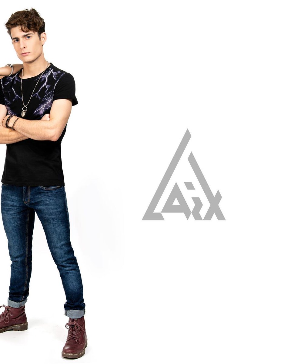 soyalexook's tweet photo. El #TouchCarmin llegó a mi perfil! Prepárense #Megagente...😄 Es IMPRESIONANTE como todo lo que hago con vos @CarminLguardia siempre queda #MegaGenial #PerfectDuo #TeamLaix https://t.co/Rb2XOx6lm2