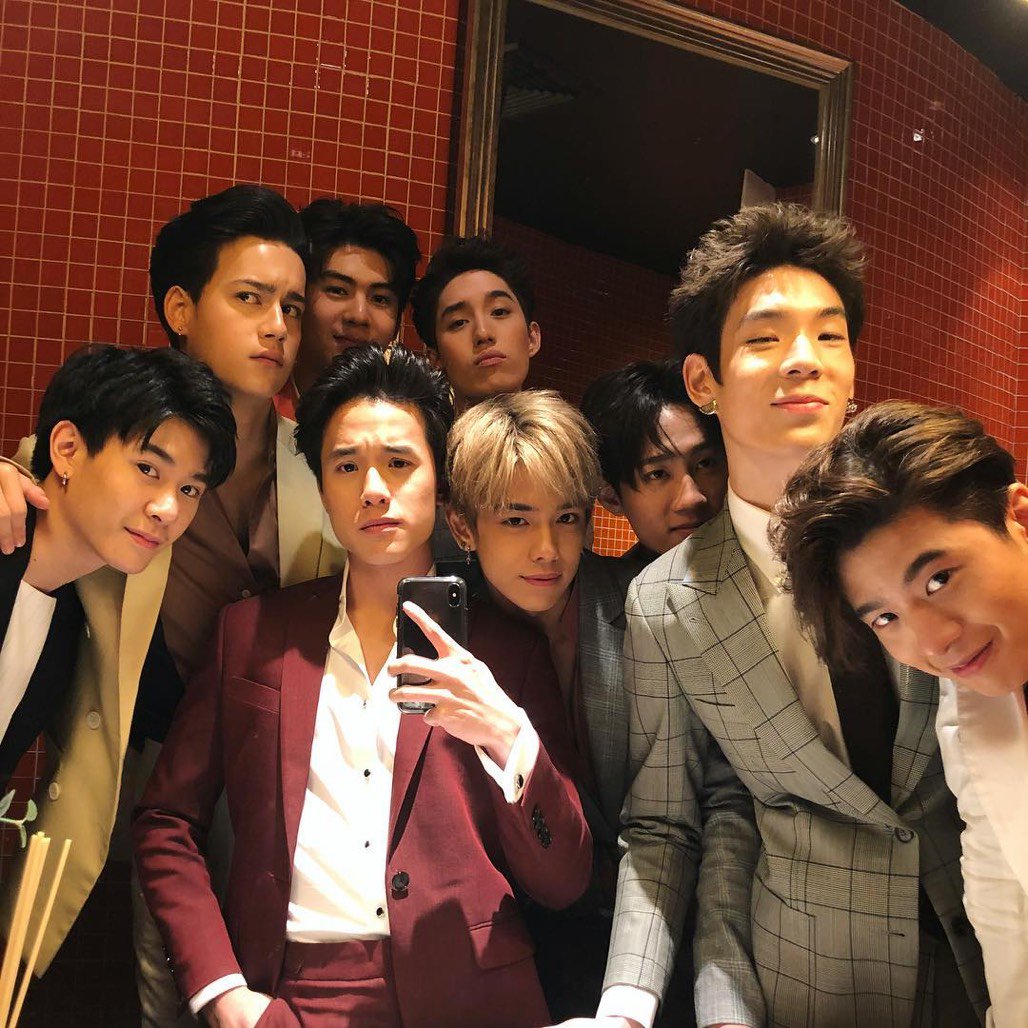 itsleesn's tweet photo. อยู่ๆมันก็เป็นคิดถึง... วงแรกที่ติ่งเลยนะเว้ยTT' https://t.co/ct2tpxnSMT