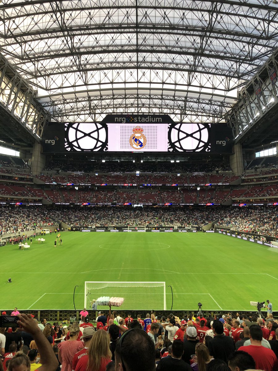 GabrielTellez_7's tweet photo. Even though Real lost last night was a dream come true got to see all the World Class players preform and Benzema 🙄 #RealVsBayern #NRG @realmadriden @FCBayernUS https://t.co/eyFDXdb49q