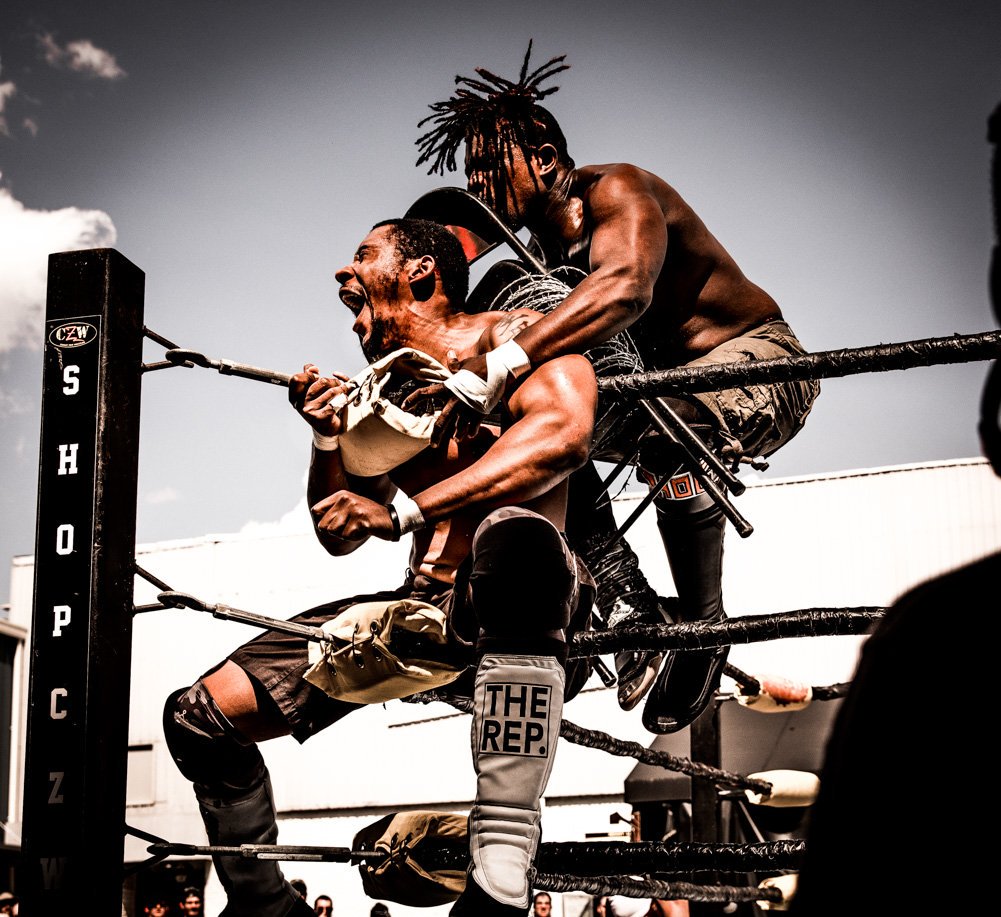 Kane_B13's tweet photo. #sundaybloodysunday - From @combatzone #tod18 2 tag teams who aren’t known for #deathmatchwrestling , #therep vs #murderbykicks from @HOGwrestling in a “Home Run Derby #deathmatch “ - @TheRepDMC hit with gets hit with thumbtacks and barbed wire. #CZW https://t.co/xswxclaUjq