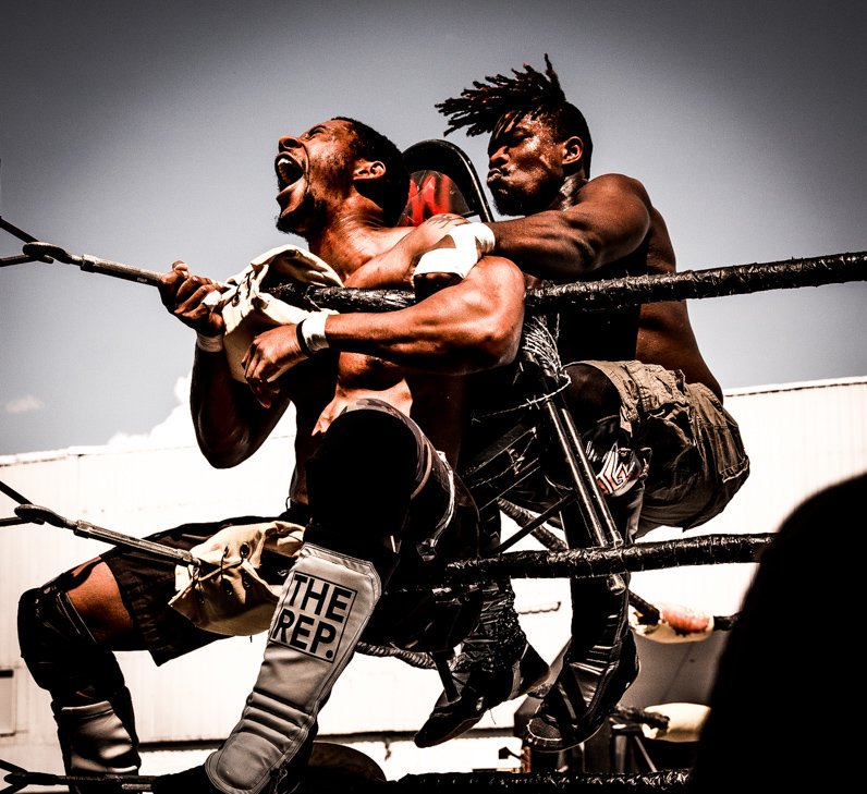 Kane_B13's tweet photo. #sundaybloodysunday - From @combatzone #tod18 2 tag teams who aren’t known for #deathmatchwrestling , #therep vs #murderbykicks from @HOGwrestling in a “Home Run Derby #deathmatch “ - @TheRepDMC hit with gets hit with thumbtacks and barbed wire. #CZW https://t.co/xswxclaUjq
