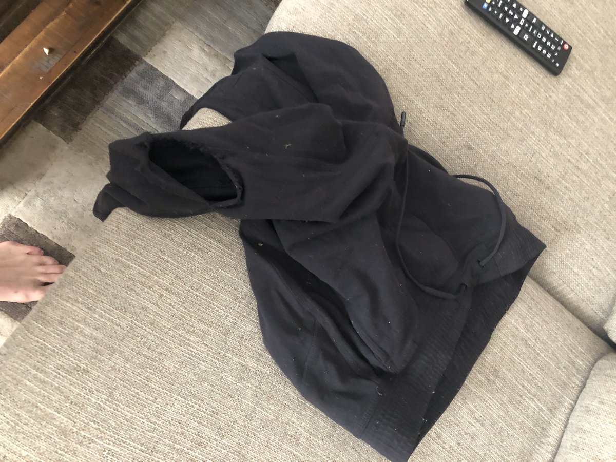 BDawgMcCracks's tweet photo. Oh I’ve felt heartbreak before, but nothing quite like hearing your @lululemon pants ripping in the crotch https://t.co/FLvmGNQ0GR