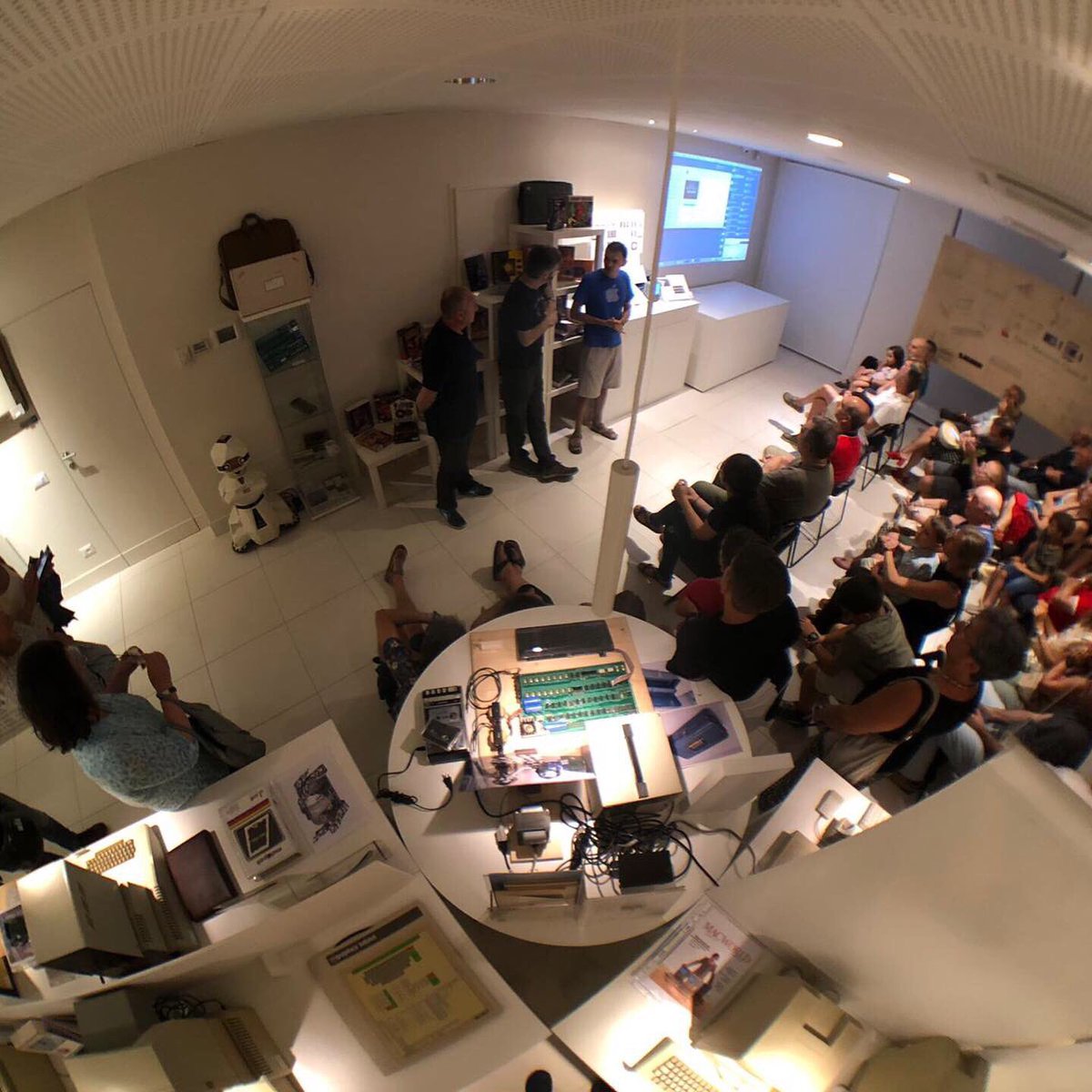 AllAboutApple Museum tweet media