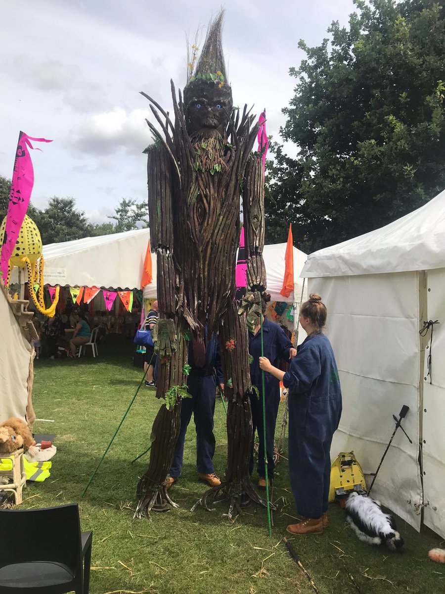 smokingapplesth's tweet photo. Another glorious jam packed weekend for Team SA! One team at #TilburyCarnival with the lovely @Kinetika and another @ashfordcreate with #Arbor and @ApplauseTouring Great to catch up with the brilliant @SameSkyBTN and see their beautiful work too! #rollonnextweekend #SASummer https://t.co/bTJjmBUutj