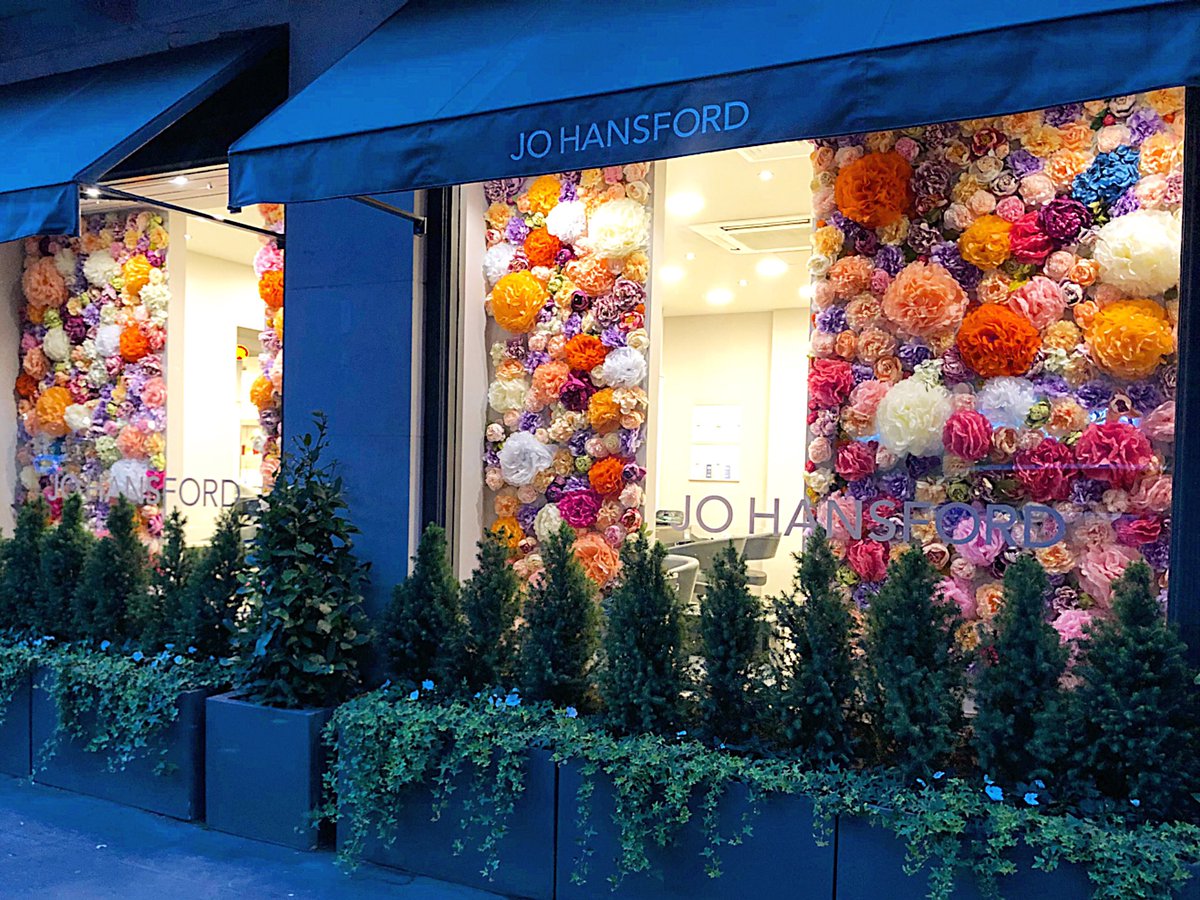 Our salon windows looking pretty in the Mayfair sunshine ☀️🌸 #johansford #johansfordsalon #mayfairlondon #ourneighbourhood #southaudleystreet #perfectcolour
