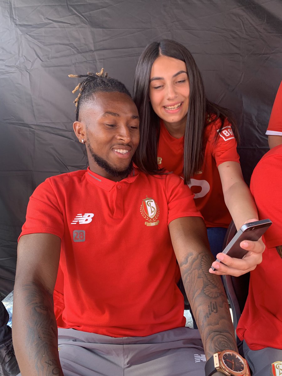 Standard_RSCL's tweet photo. 😃 Smile guys 📸 #FanDayRSCL 🔴⚪️ https://t.co/7Gn3gHXX0Q