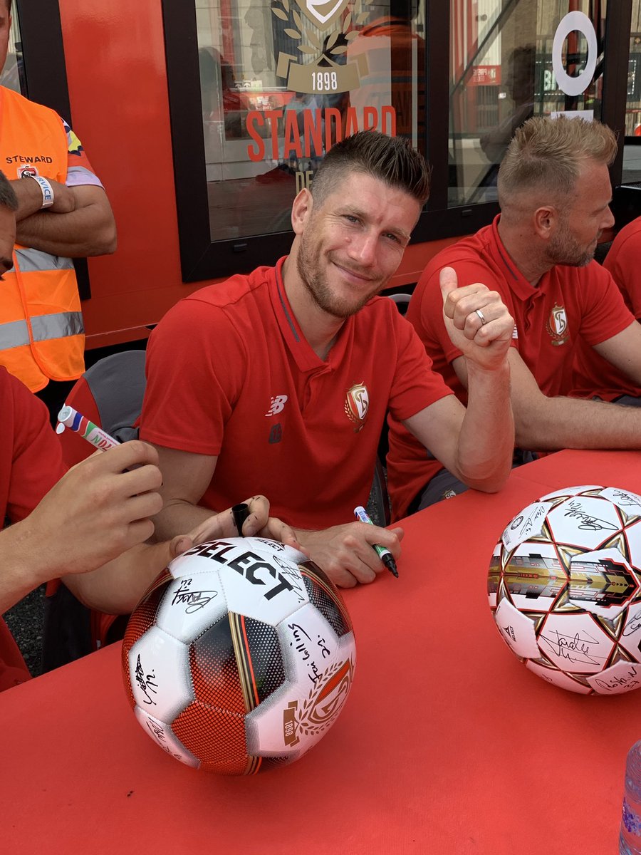 Standard_RSCL's tweet photo. 😃 Smile guys 📸 #FanDayRSCL 🔴⚪️ https://t.co/7Gn3gHXX0Q