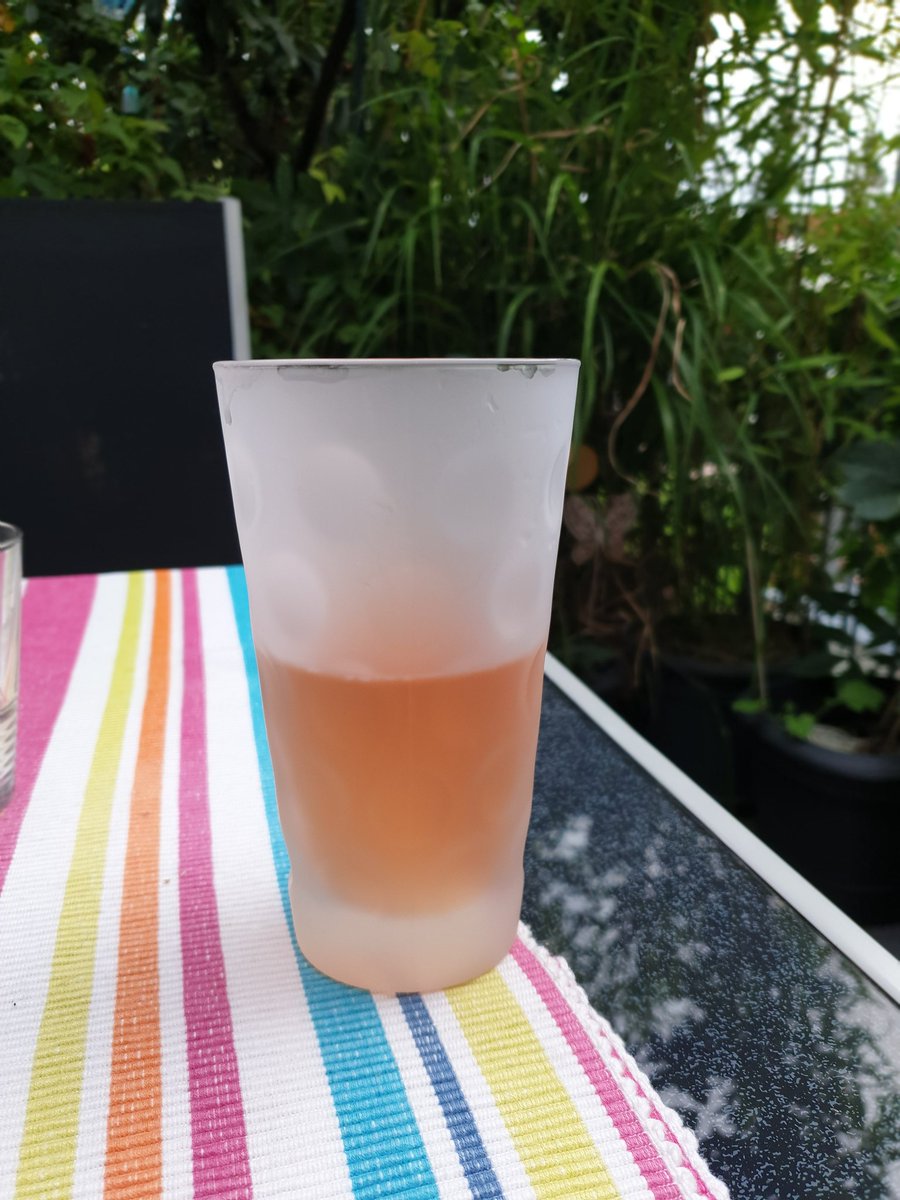 Jedge80's tweet photo. Prost ihr Säcke.... 😎

Geht doch nix über einen schönen, sauren Weißherbst-Schorle 😋👍

#zumWohldiePfalz
#weissherbst
#lebensqualität https://t.co/1WL2azQ4jE
