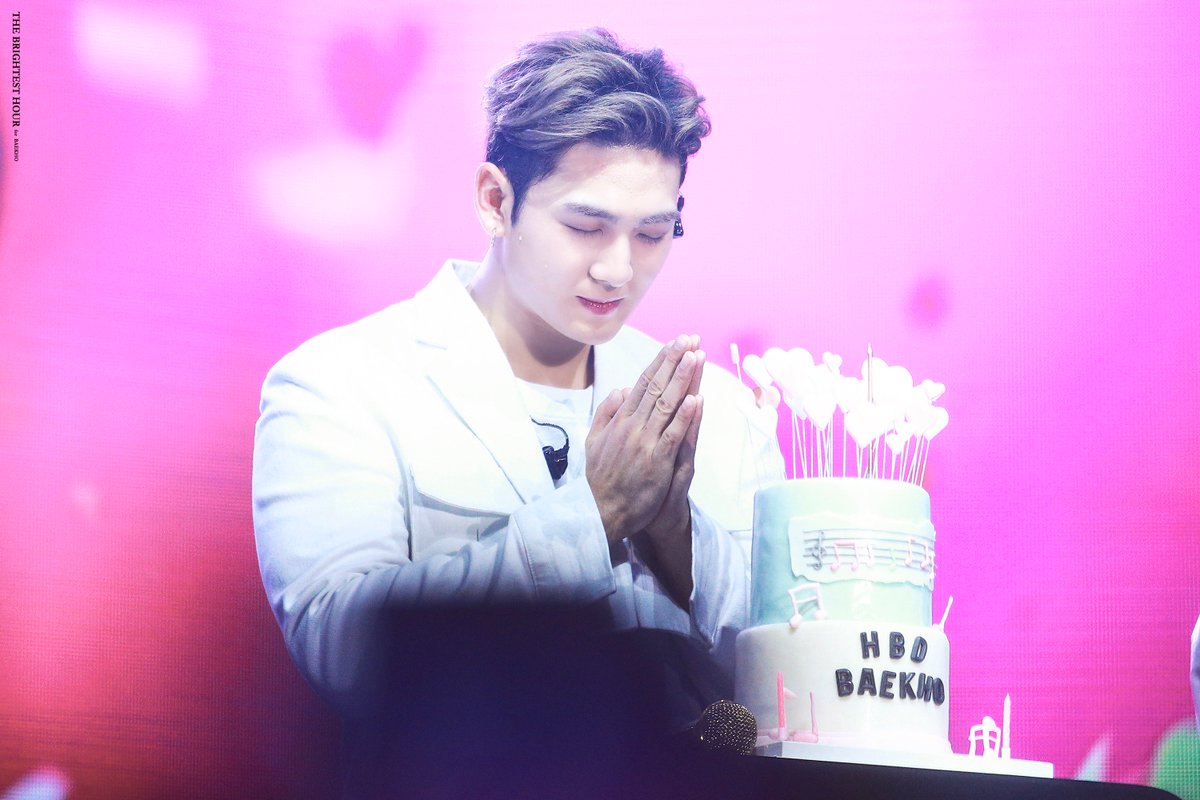 Brightest_Hr's tweet photo. 190721 SEGNO in Bangkok HQ

배코가 빈 소원이 뭔진 모르겠지만 그게 이뤄진다면 나두 행복할거얌💛

#백호 #강동호 #뉴이스트 #NUEST #BAEKHO 
#HappyBaekhoDay https://t.co/7P7r11bA4o