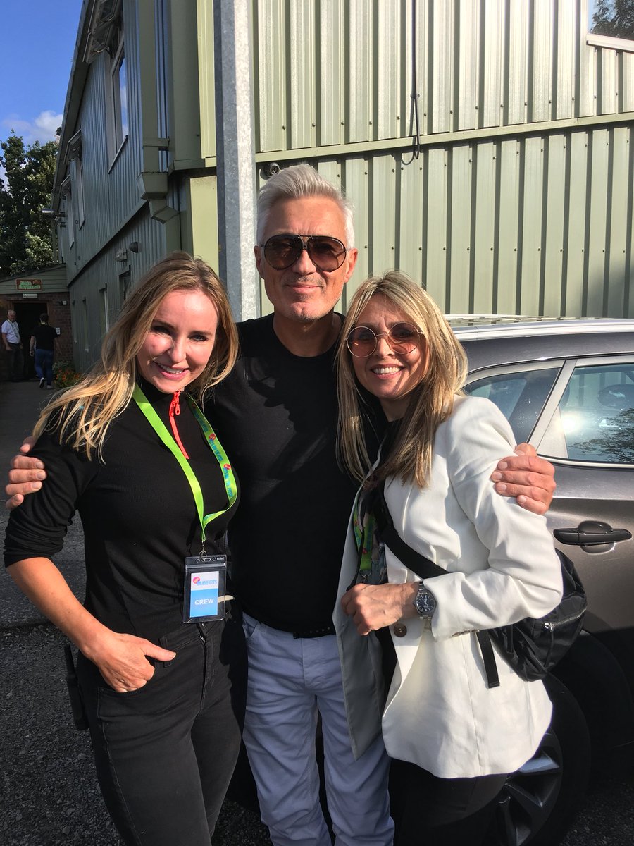 april_nolan's tweet photo. Fun... fun and more fun πΆπ¨π»βπ€πΆπ¨π»βπ€#smashhitsonthepitch @realmartinkemp @toyahofficial @odysseynyc #tightfit #hazelldean #sonia #kellywilde #hassle #leroylurve #80smusic https://t.co/cgCFMl59sS