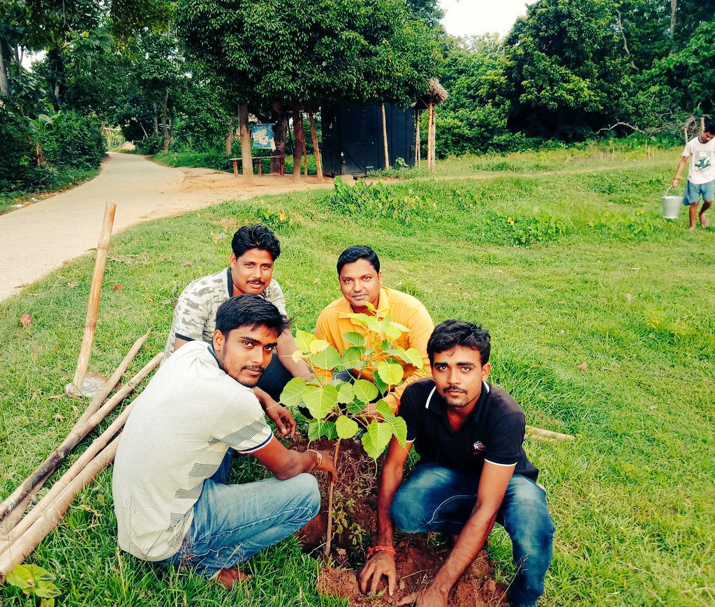 Asutosh21u's tweet photo. A tree plantation programme by jana kalyana juba committee,pakhad nuapada. A small step towards the green.
"Go green save the 🌍. " https://t.co/JoXishvhbi