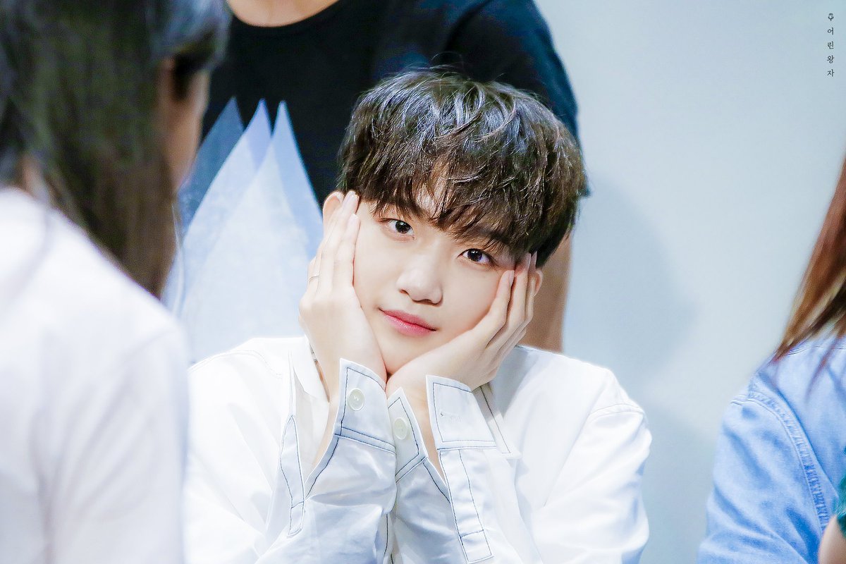 20021002_com's tweet photo. 190721 영등포 팬싸 

너는 내 파란장미야 💙

@jflo_newkidd #뉴키드 #우철 #우철왕자님 #newkidd #Woochul https://t.co/lMMdo9RWtZ