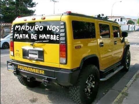 DiegoEnLaLucha's tweet image. Una Hummer sale 100 mil dólares, y vale agregar que andando por Caracas me crucé con unas cuantas. Se ve que esta gente sufre mucho la "crisis humanitaria".